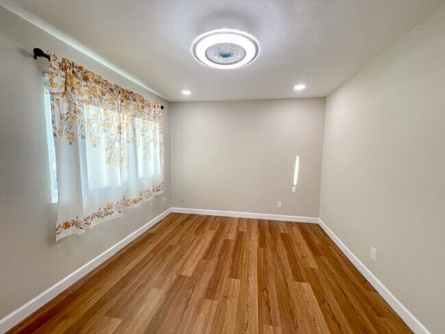 Building Photo - 38594 Royal Ann Common