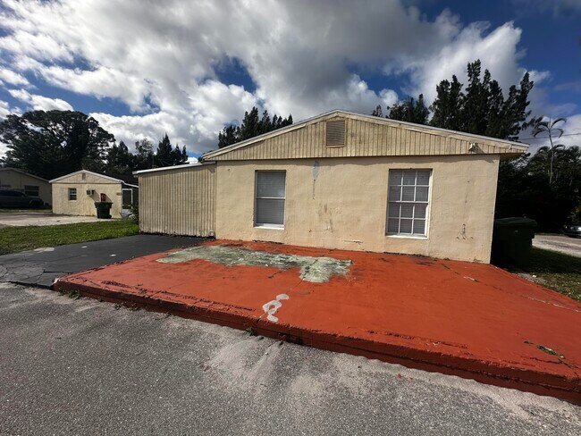 Building Photo - 3874 7th Ave N