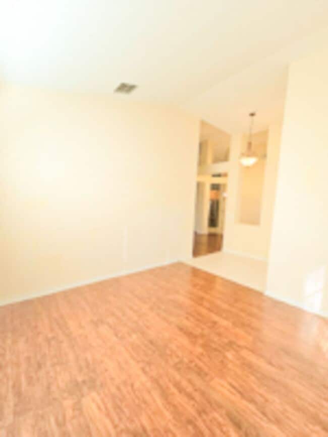 Building Photo - 691 Lakeworth Cir