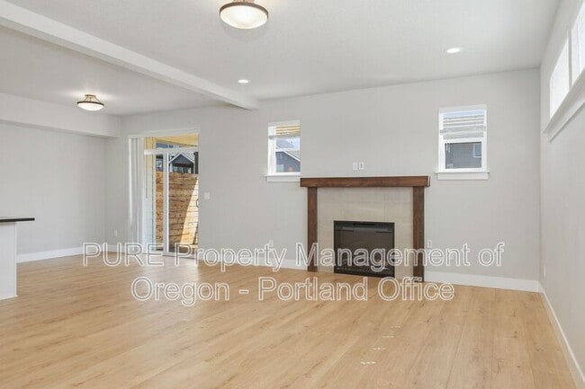 Building Photo - 1730 NE Gilbert Ln