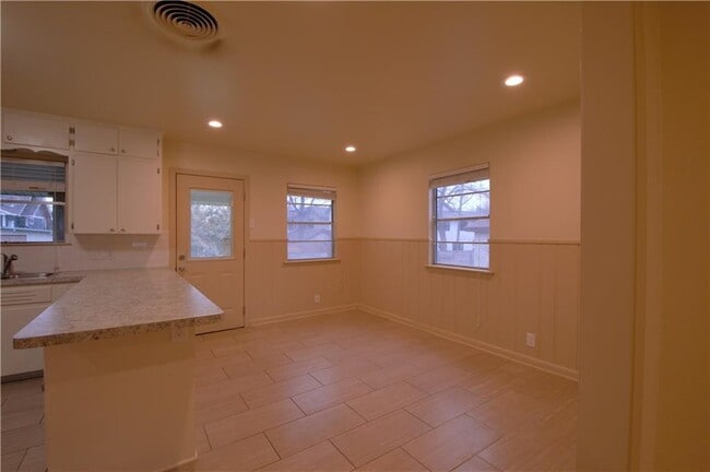 Building Photo - 2509 Givens Ave