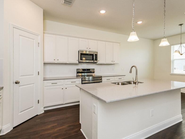 Building Photo - 6181 Little Blf Cir