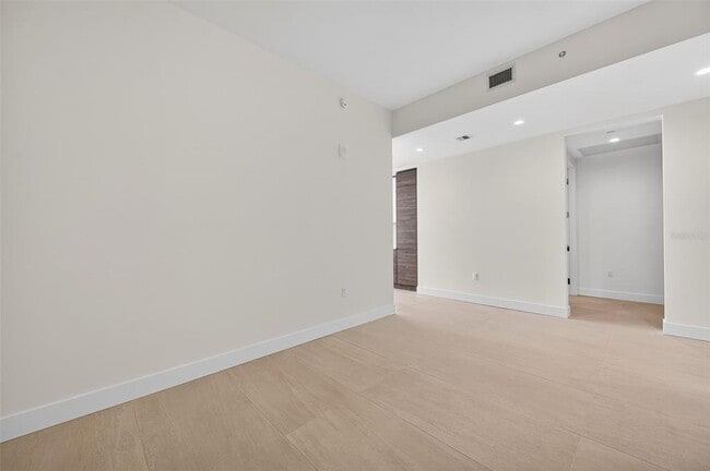 Building Photo - 301 1st St S
