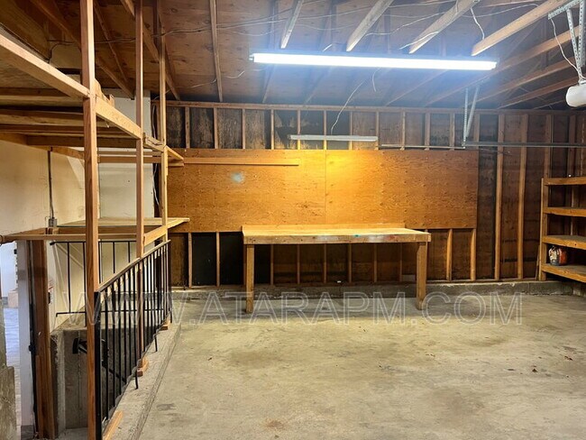 Building Photo - 270 Country Club Dr