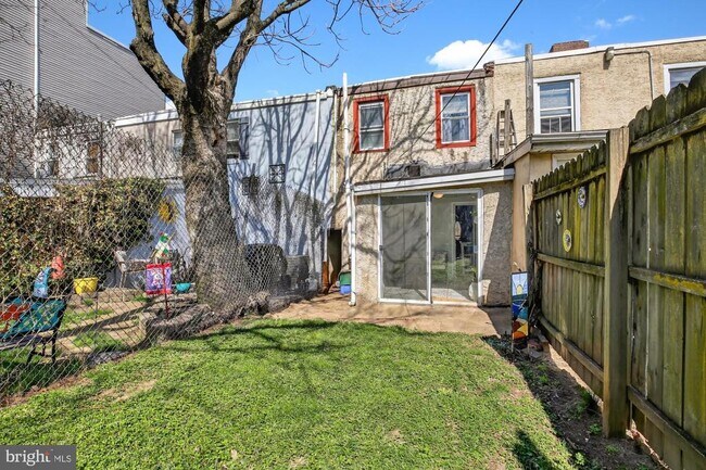 Building Photo - 2440 E Gordon St