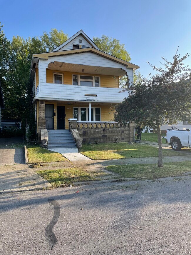 Primary Photo - 11002 Nelson Ave