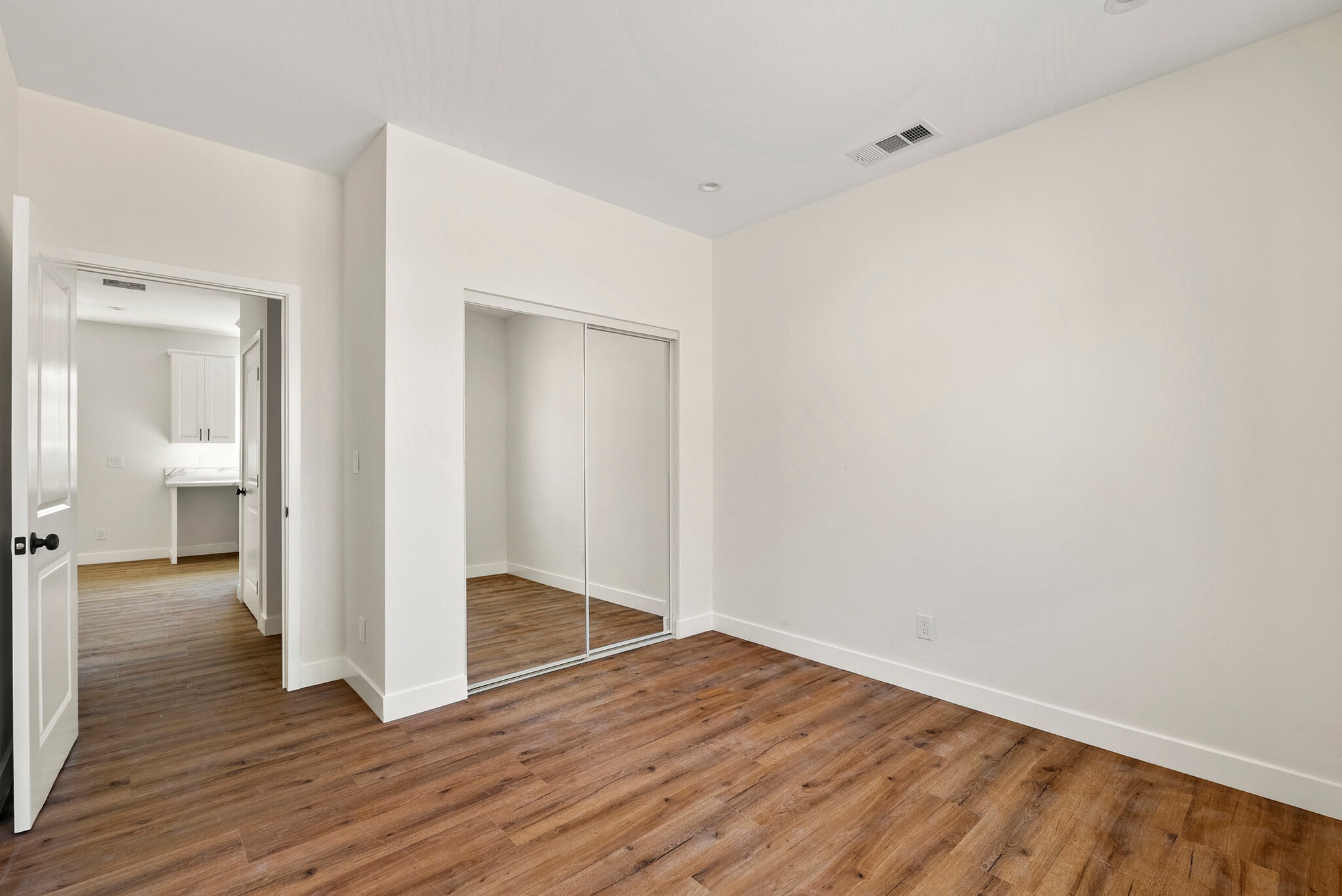 Building Photo - 3043 S Bronson Ave