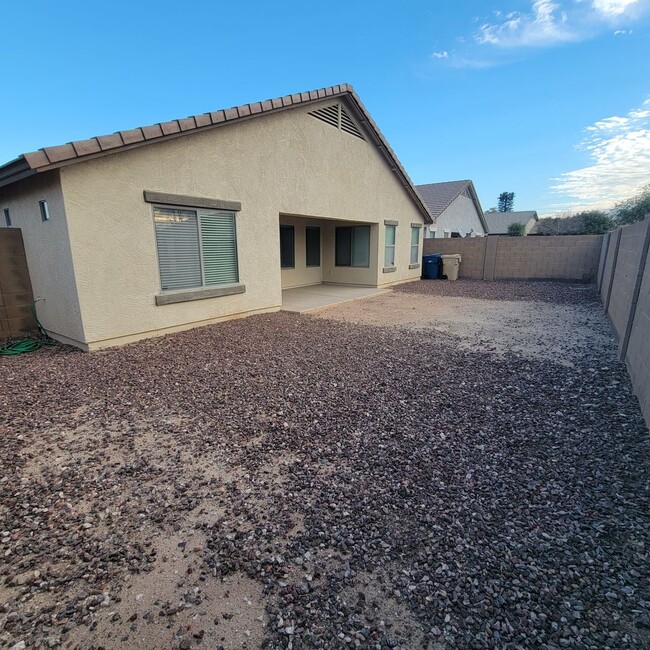 Building Photo - 4 Bedroom with a Large Den - Buckeye!