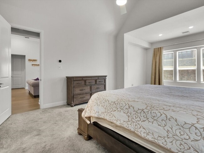 Building Photo - 439 Montrose Dr