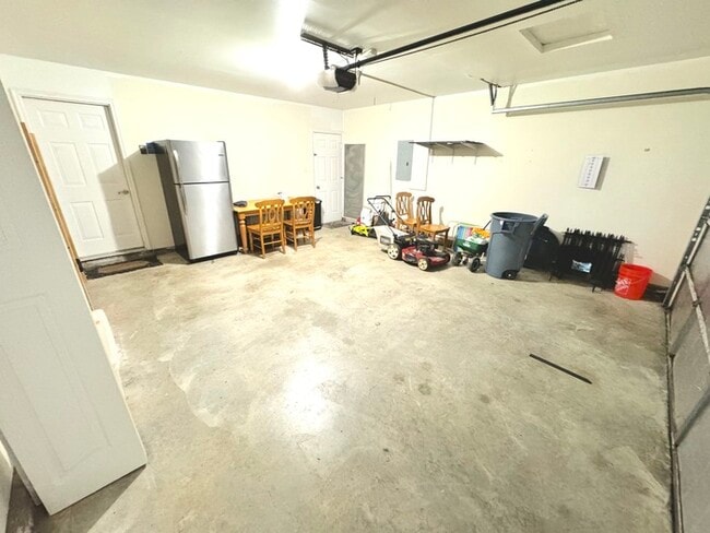 Building Photo - 3 BEDROOM CONDO FOR RENT IN CHESAPEAKE - A...