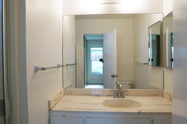 Building Photo - 51815 Avenida Martinez