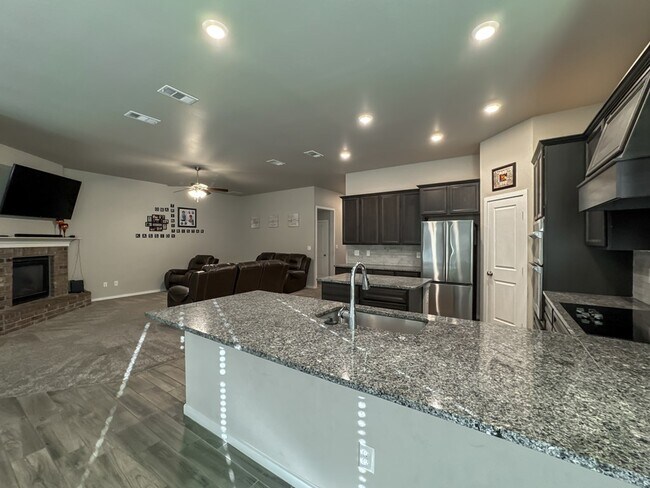 Building Photo - 1212 Ash St