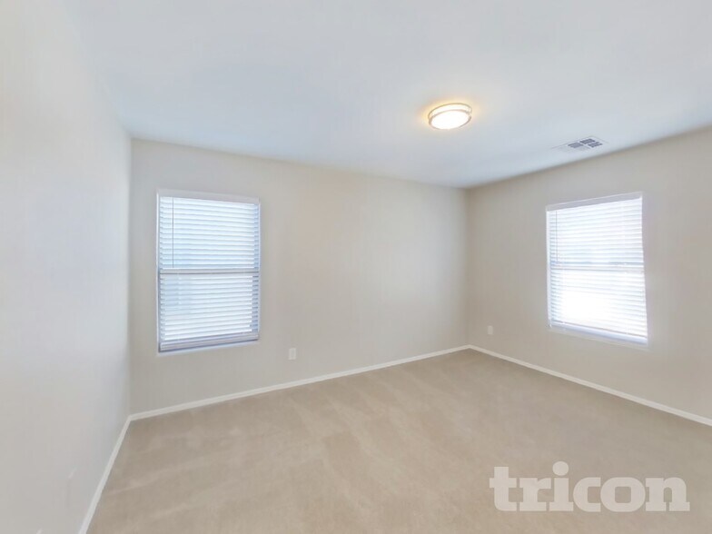 Building Photo - 6327 W Fawn Dr