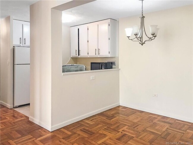 Building Photo - 87 Glenbrook Rd