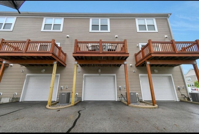 Building Photo - 389 Laurel Creek St