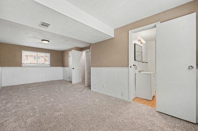 Building Photo - Exceptional and spacious three bedroom, two bath home in Thornton.