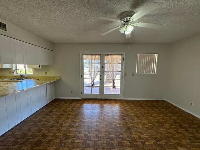 Building Photo - 3BR 2Ba home w/Large Fenced yard with RV g...
