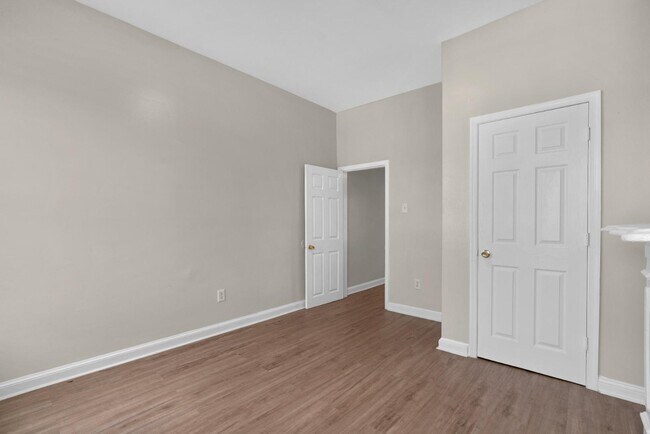 Building Photo - 434 N Patterson Park Ave