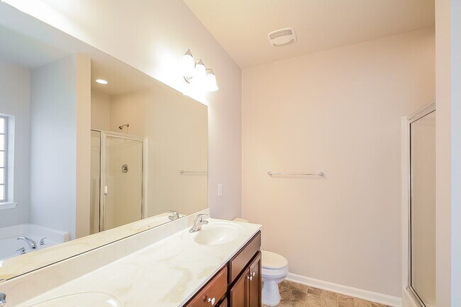 Building Photo - 288 Lakemont Dr