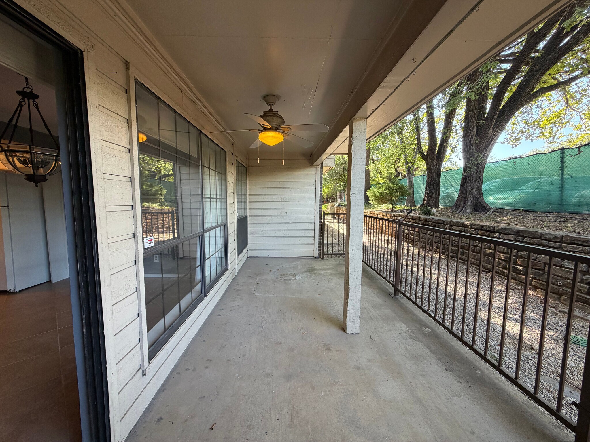 Building Photo - Room in Condo on Wedglea Dr