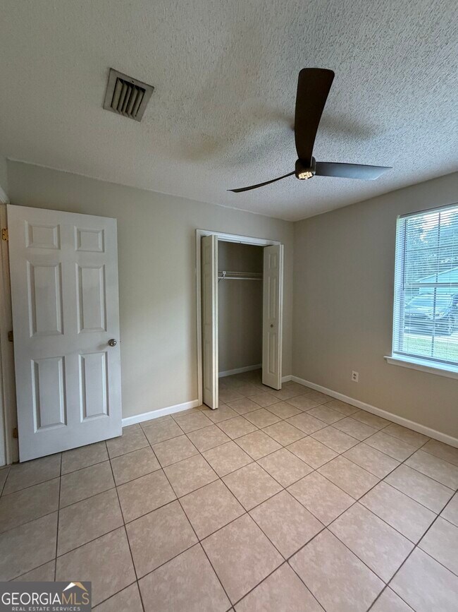 Building Photo - 414 Admiral's Walk Dr