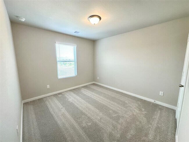 Building Photo - 12143 Ridge Top Dr