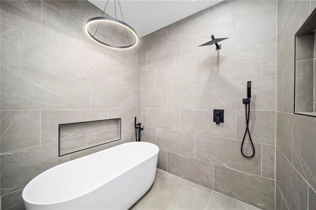 Building Photo - 3784 Pine Needle Dr NW