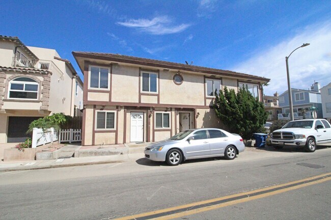 Building Photo - 3 Bedroom + 3 Bathroom Unit | Oxnard Shores | Unfurnished