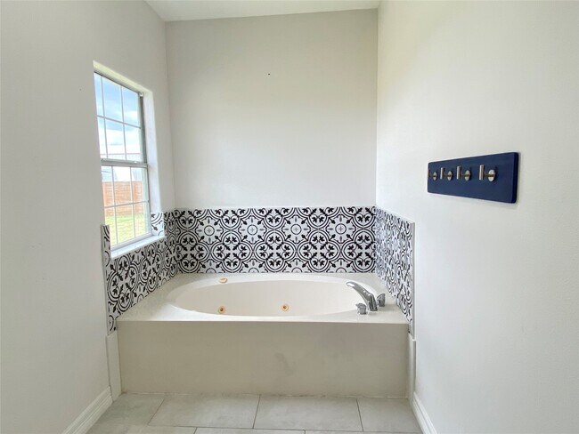 Building Photo - 2897 Settler's Way Dr