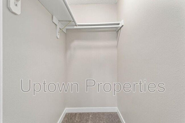 Building Photo - 5660 SW 180th Ave