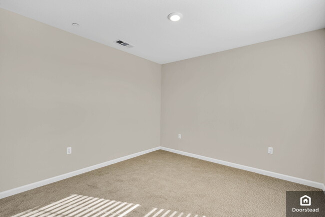 Building Photo - 5587 Saddle Rock Ln