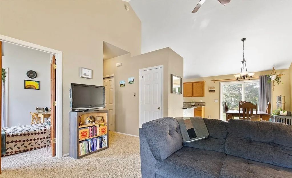 Building Photo - 1128 N Spruce Dr