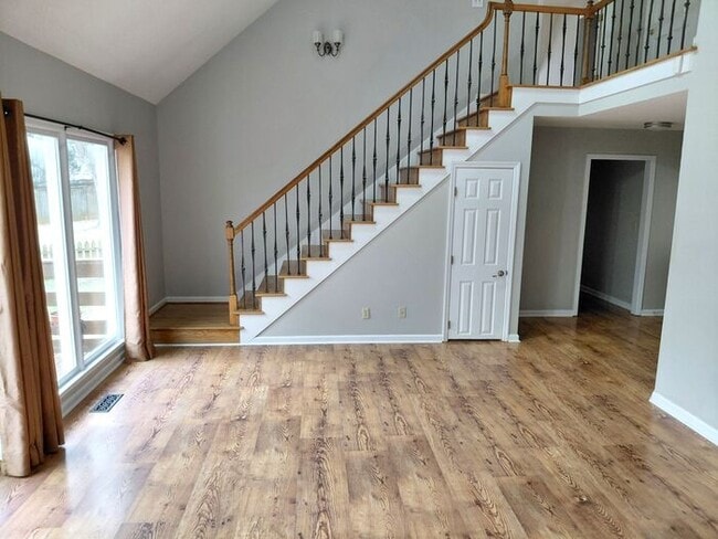 Building Photo - 104 Victoria Dr