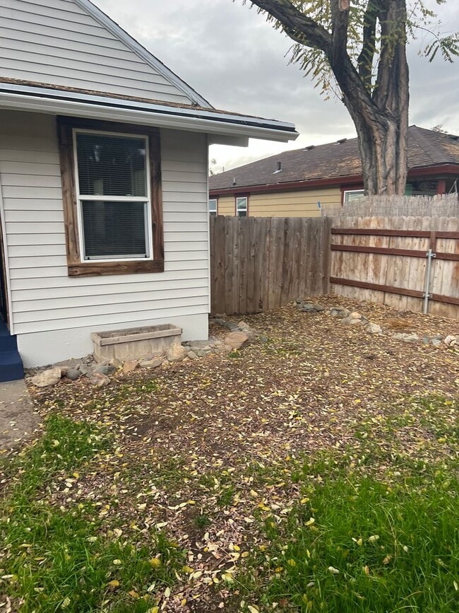 Building Photo - 3BED 2.5BATH HOME NEAR DOWNTOWN