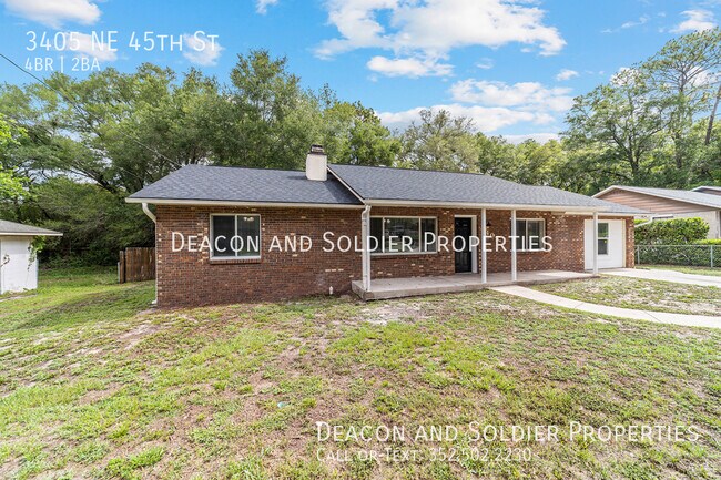 Building Photo - 3405 NE 45th St