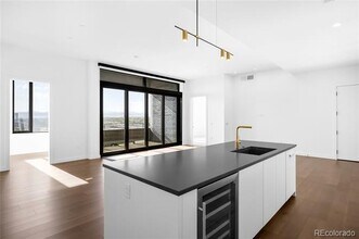 Building Photo - 3520 Chestnut Pl