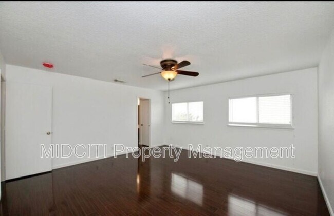 Building Photo - 9739 Chelsea Cir