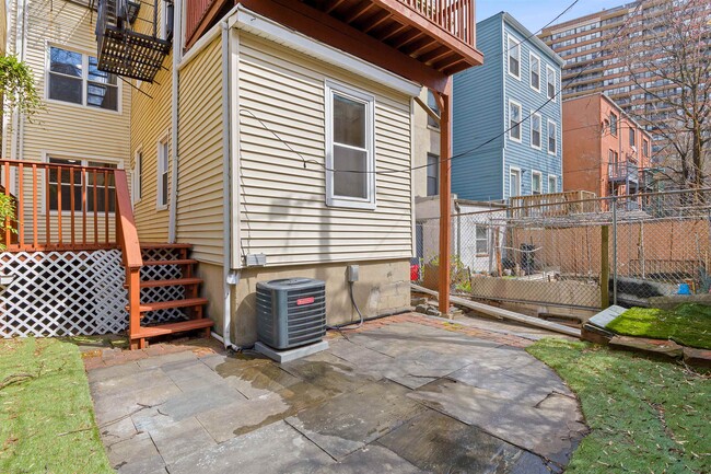 Building Photo - 15 Wayne St