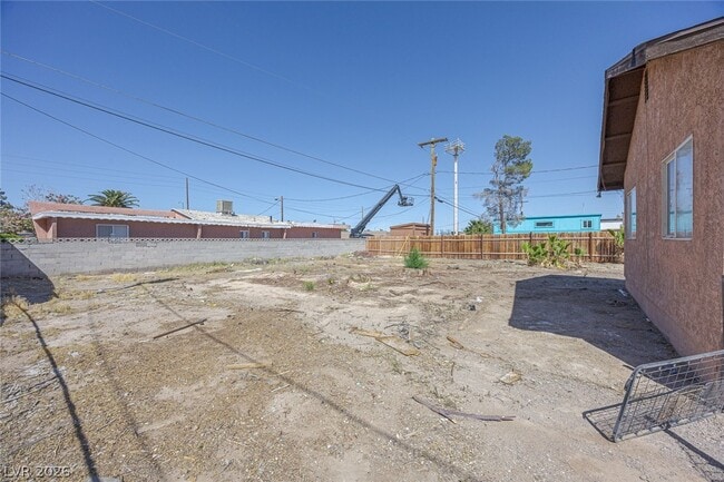 Building Photo - 1320 Gold Ave