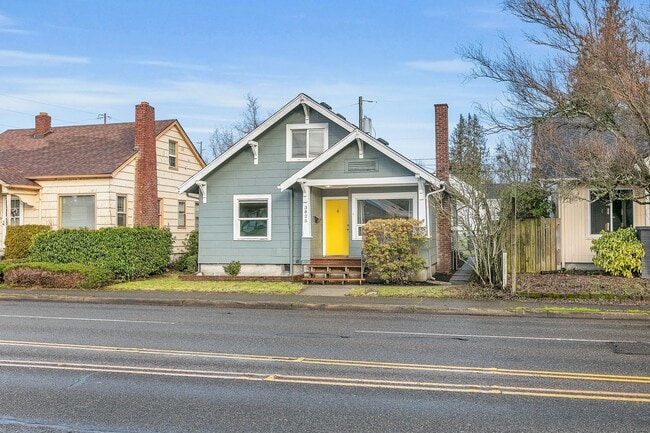 Building Photo - Welcome Home! Charming 3 bedroom Craftsman