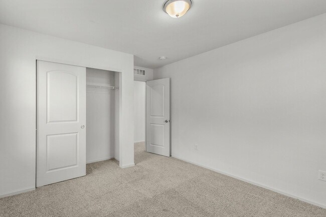 Building Photo - Beautiful 4 Bedroom Home in The Lakes at Centerra | 2,583 Sq. Ft.