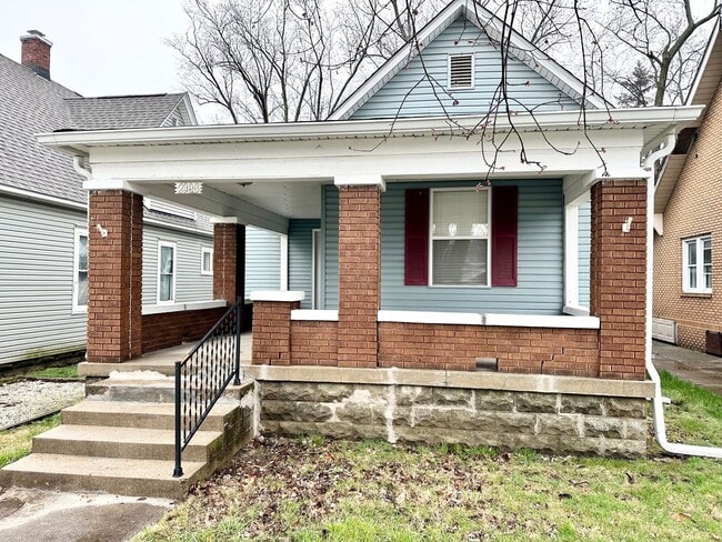 Building Photo - Renovated 3-Bedroom Home Steps from the 12...