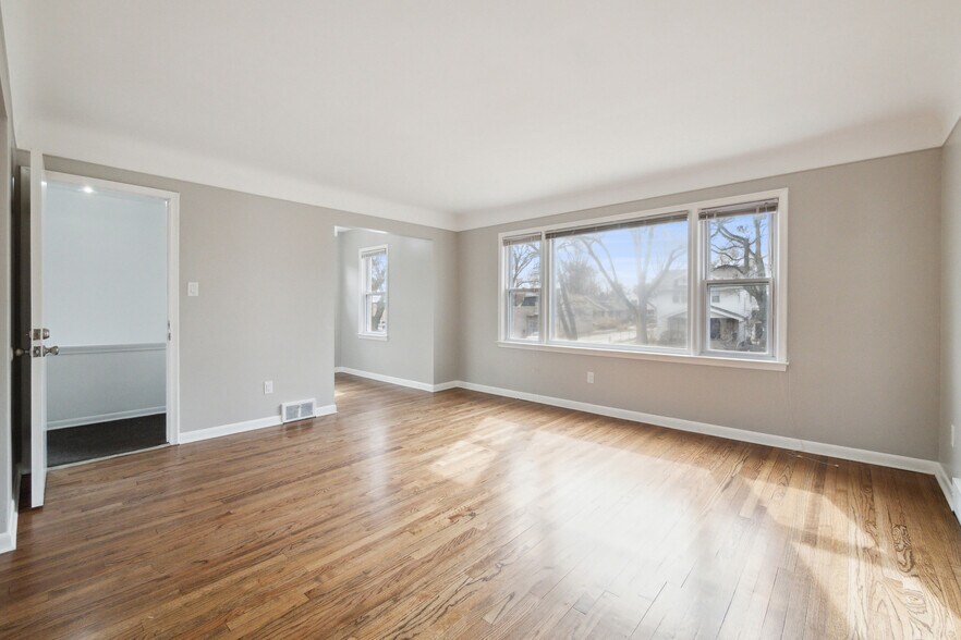 living room - 204 Catalpa Dr