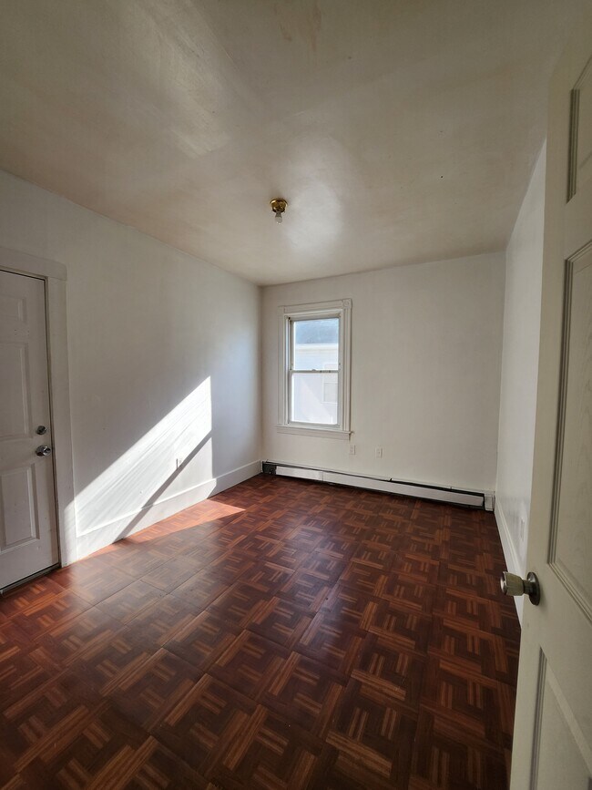 Building Photo - 366 Douglas Ave