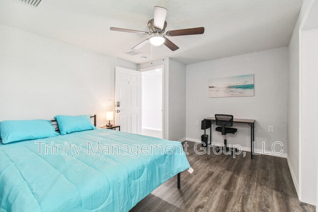 Building Photo - 10033 Brunswick Ln