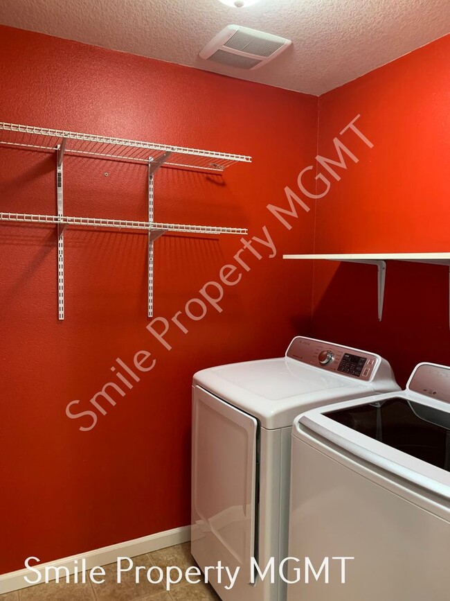 Building Photo - A nice house with 3 beds rooms and 2 baths.