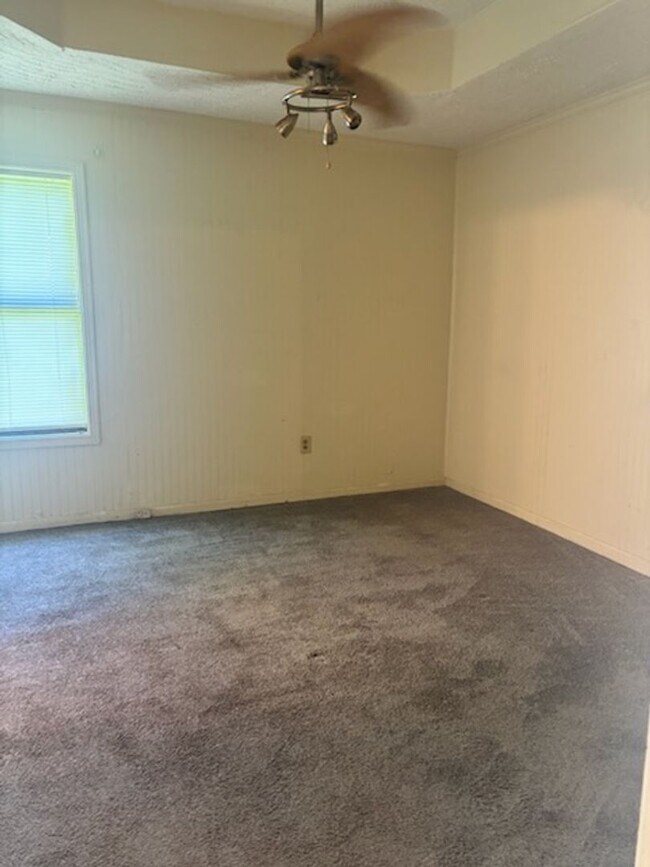Building Photo - 1430 Dianne Dr