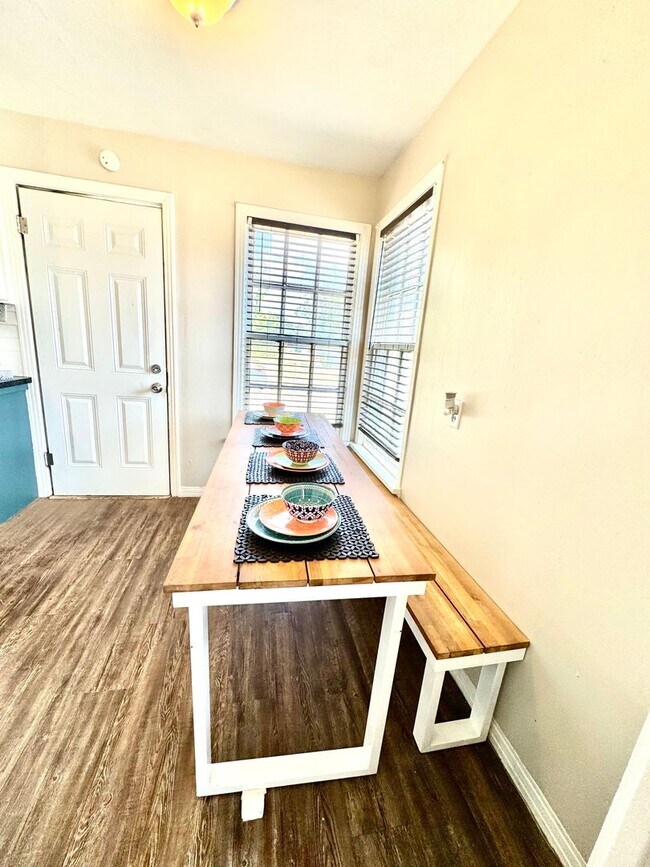 Building Photo - Blue Wall Oasis Mid-Term Rental 2/1 with a...