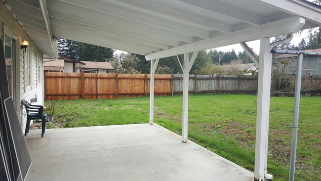 Building Photo - Spanaway rambler home - 3 bedrooms 1 bath,...