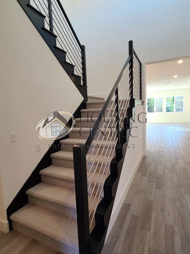 Building Photo - Exceptional Newer Construction Executive Rental in El Dorado Hills